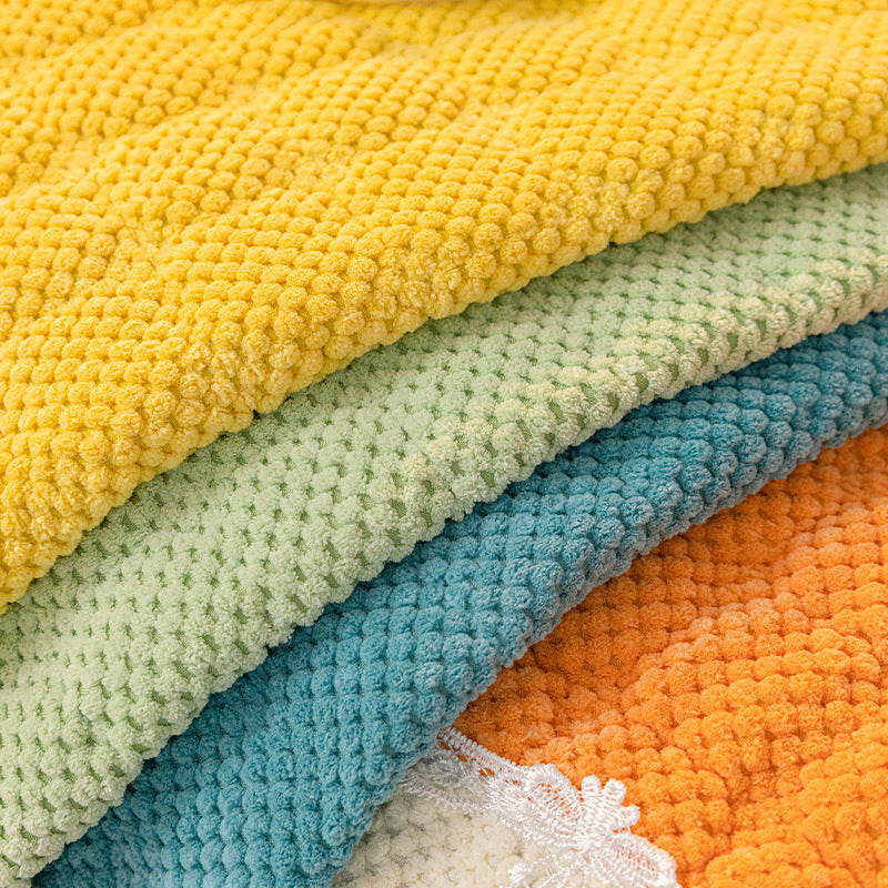 Luxury sofa cushions suitable for all four seasons.