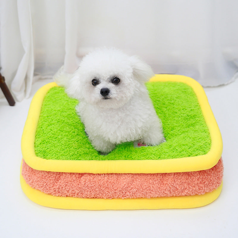 Colorful pet sleeping mats help boost dopamine.