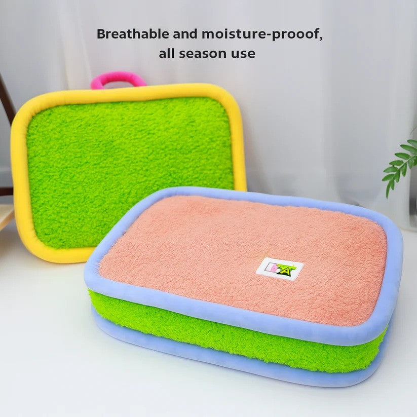 Colorful pet sleeping mats help boost dopamine.